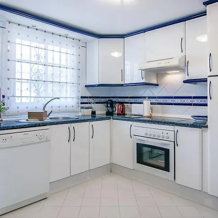 Sleeps 10 Pool Air Con *