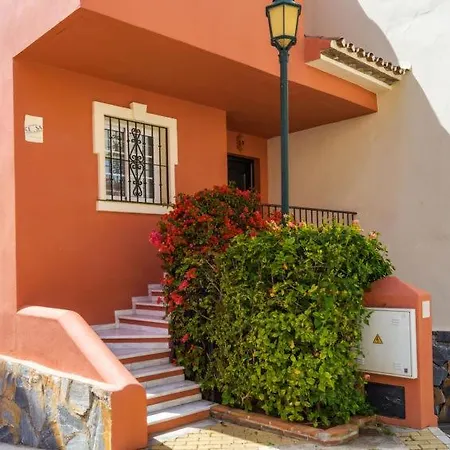 Sleeps 10 Pool Air Con *