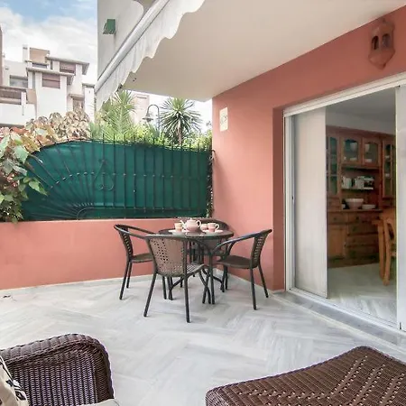 Casa de Férias Sleeps 10 Pool Air Con Estepona