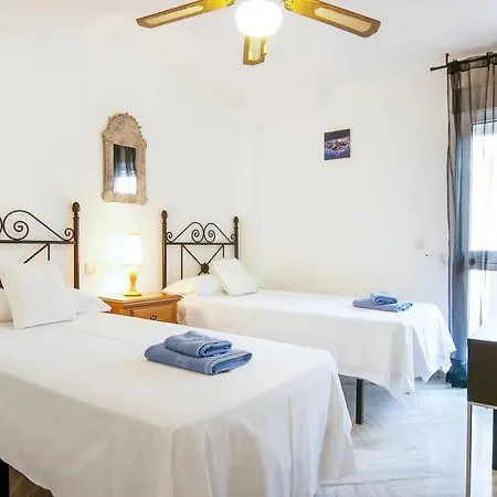 Sleeps 10 Pool Air Con *