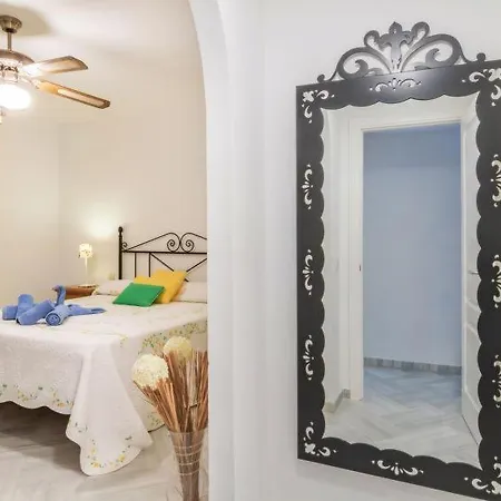 Сasa de vacaciones Sleeps 10 Pool Air Con Estepona
