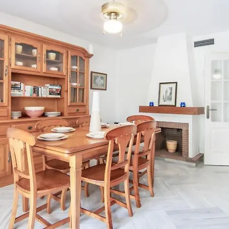 Sleeps 10 Pool Air Con Hébergement de vacances Estepona