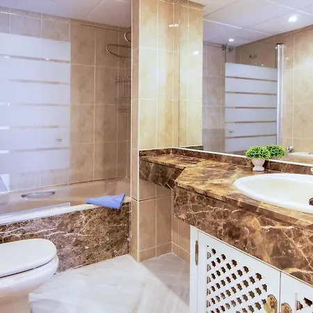 Sleeps 10 Pool Air Con * Estepona