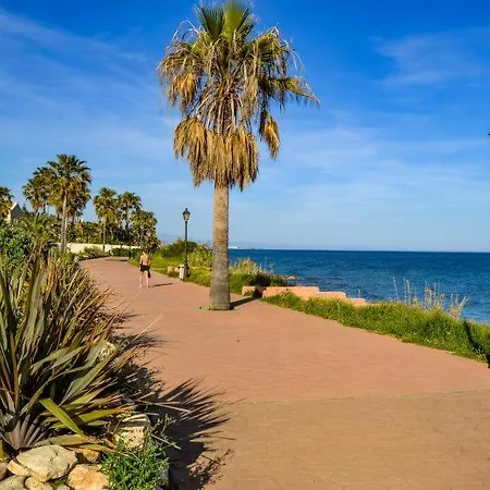 Hébergement de vacances Sleeps 10 Pool Air Con Estepona
