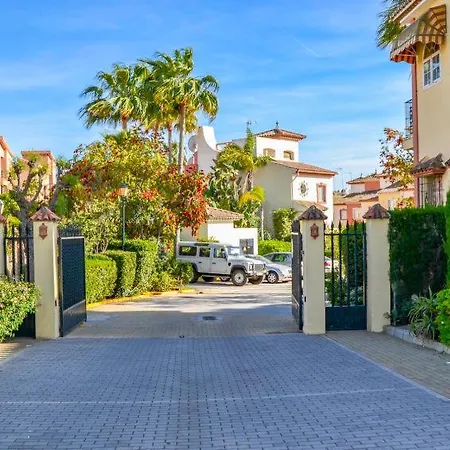Sleeps 10 Pool Air Con * Estepona