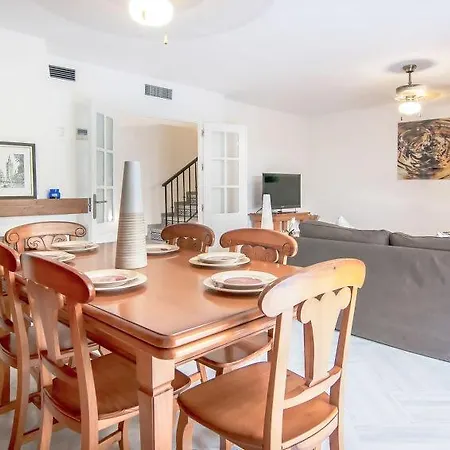 Sleeps 10 Pool Air Con Hébergement de vacances